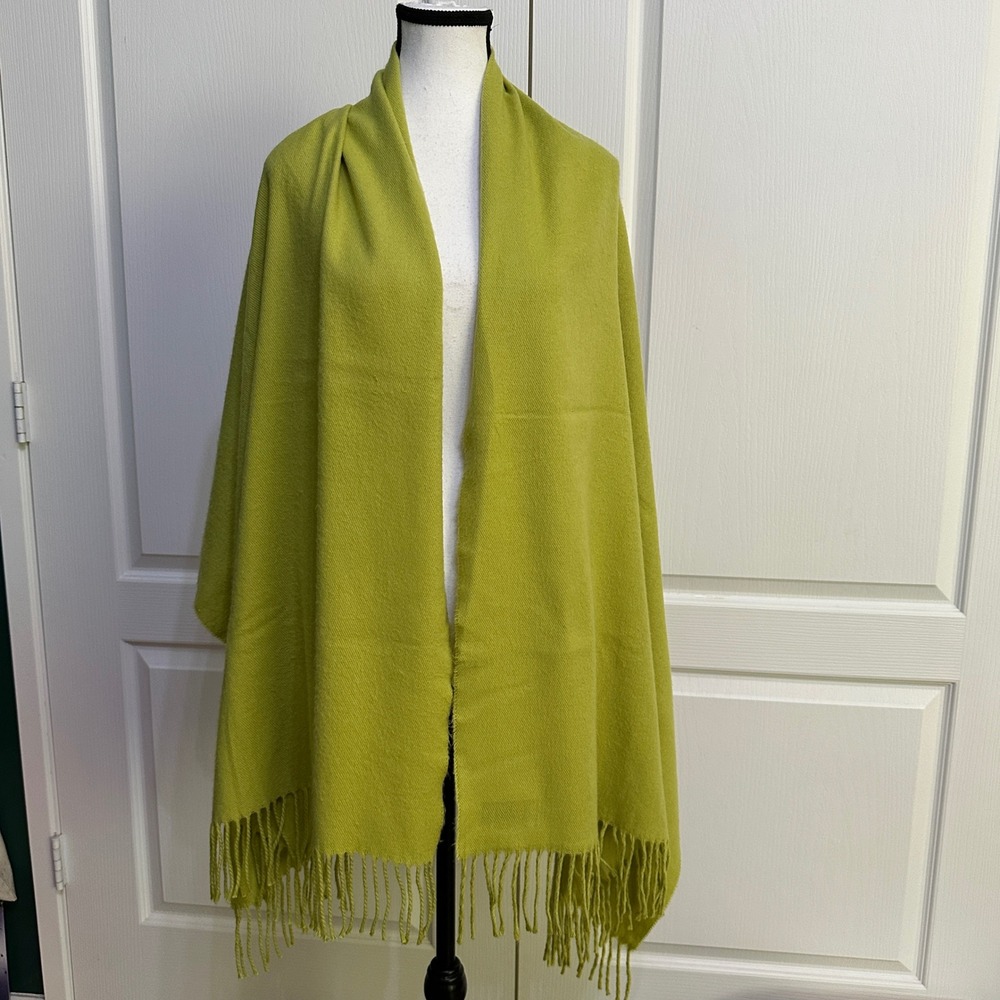 100% Cashmere Wide Wrap Scarf Shawl Fringe 78 x 27.5 Made in Italy Quite Luxury